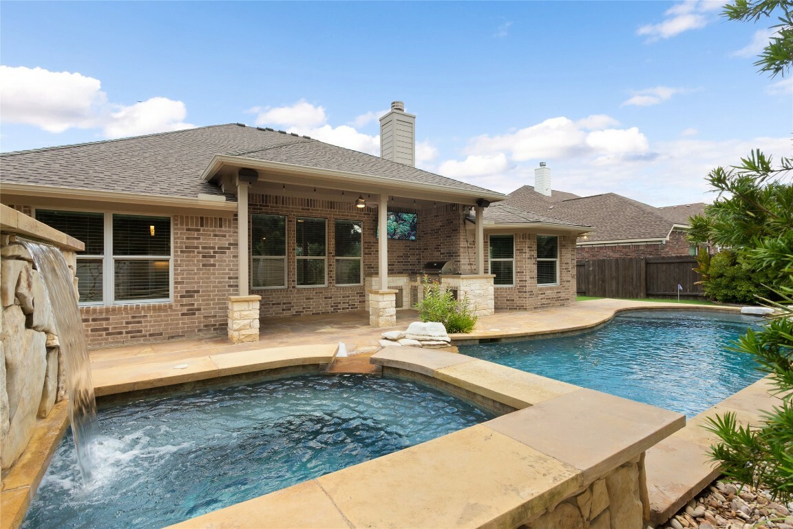 Property Photo:  2911 E Piper Sonoma Court  TX 78665 