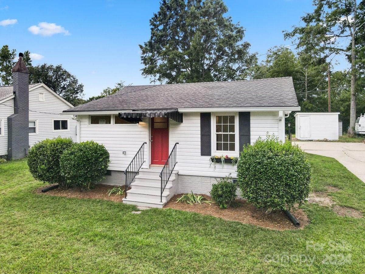 Property Photo:  204 Bates Avenue  NC 28021 