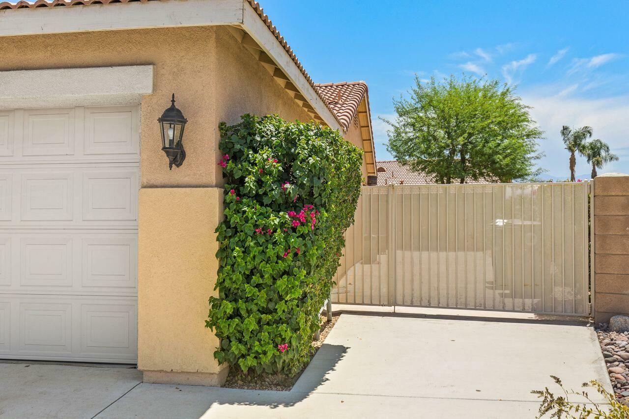 Property Photo:  81157 La Reina Circle  CA 92201 