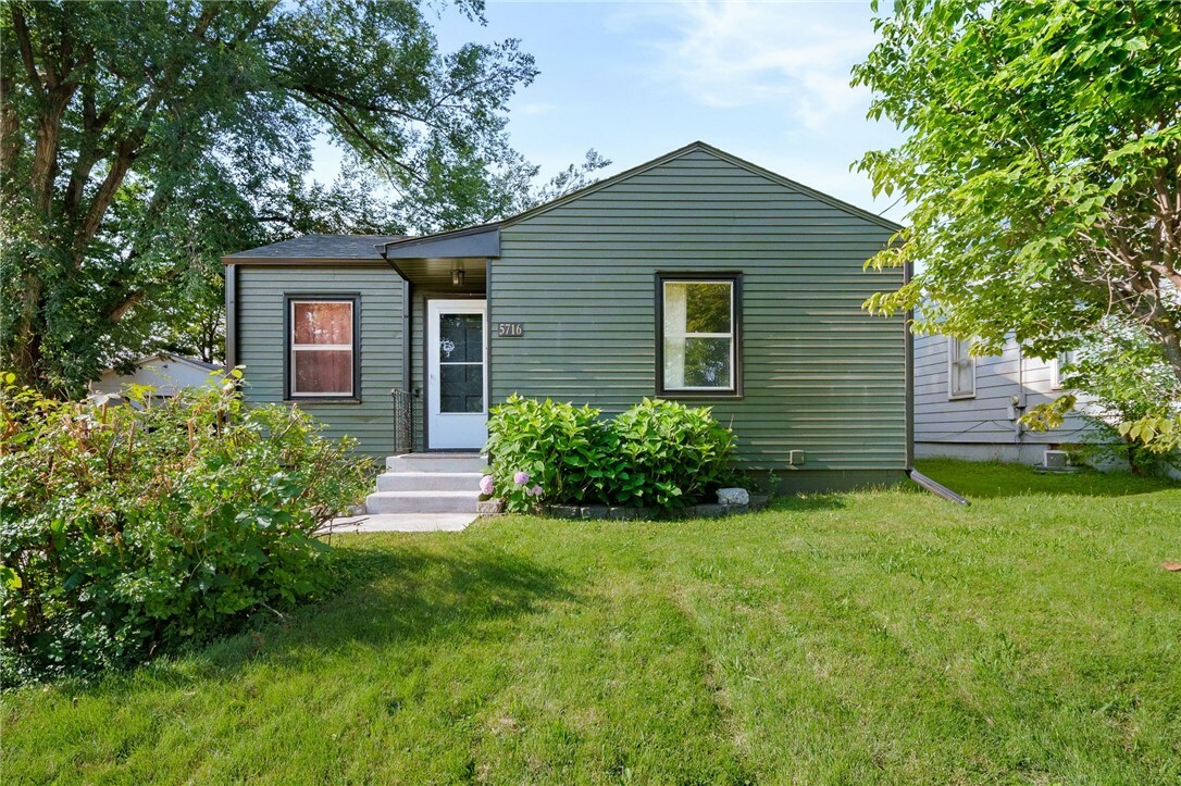 5716 Holcomb Avenue  Des Moines IA 50310 photo