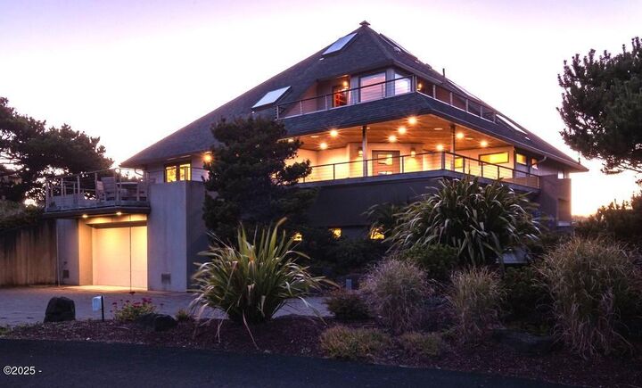Property Photo:  311 Salishan Dr  OR 97388 