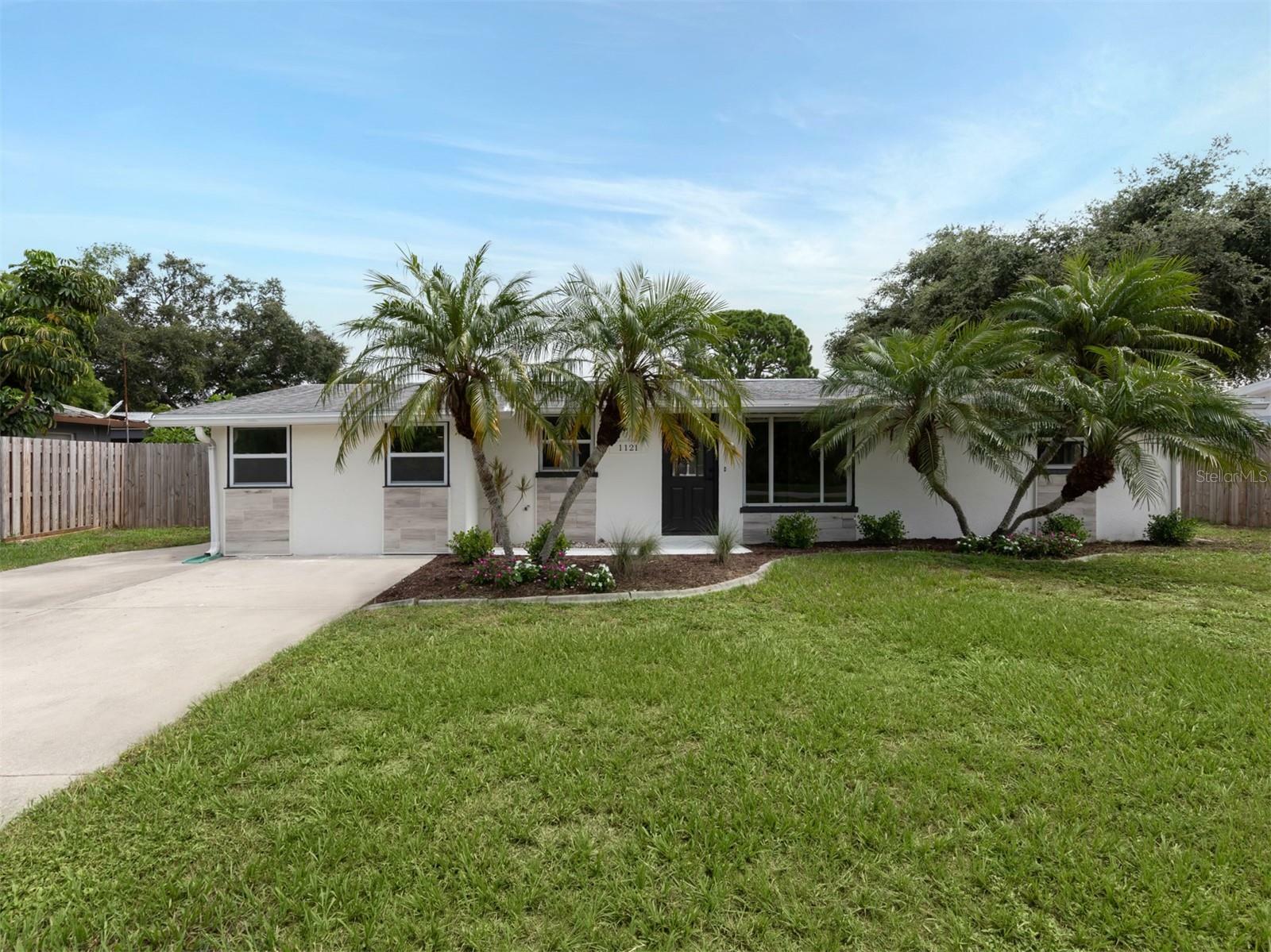 Property Photo:  1121 Gulf Coast Boulevard  FL 34285 