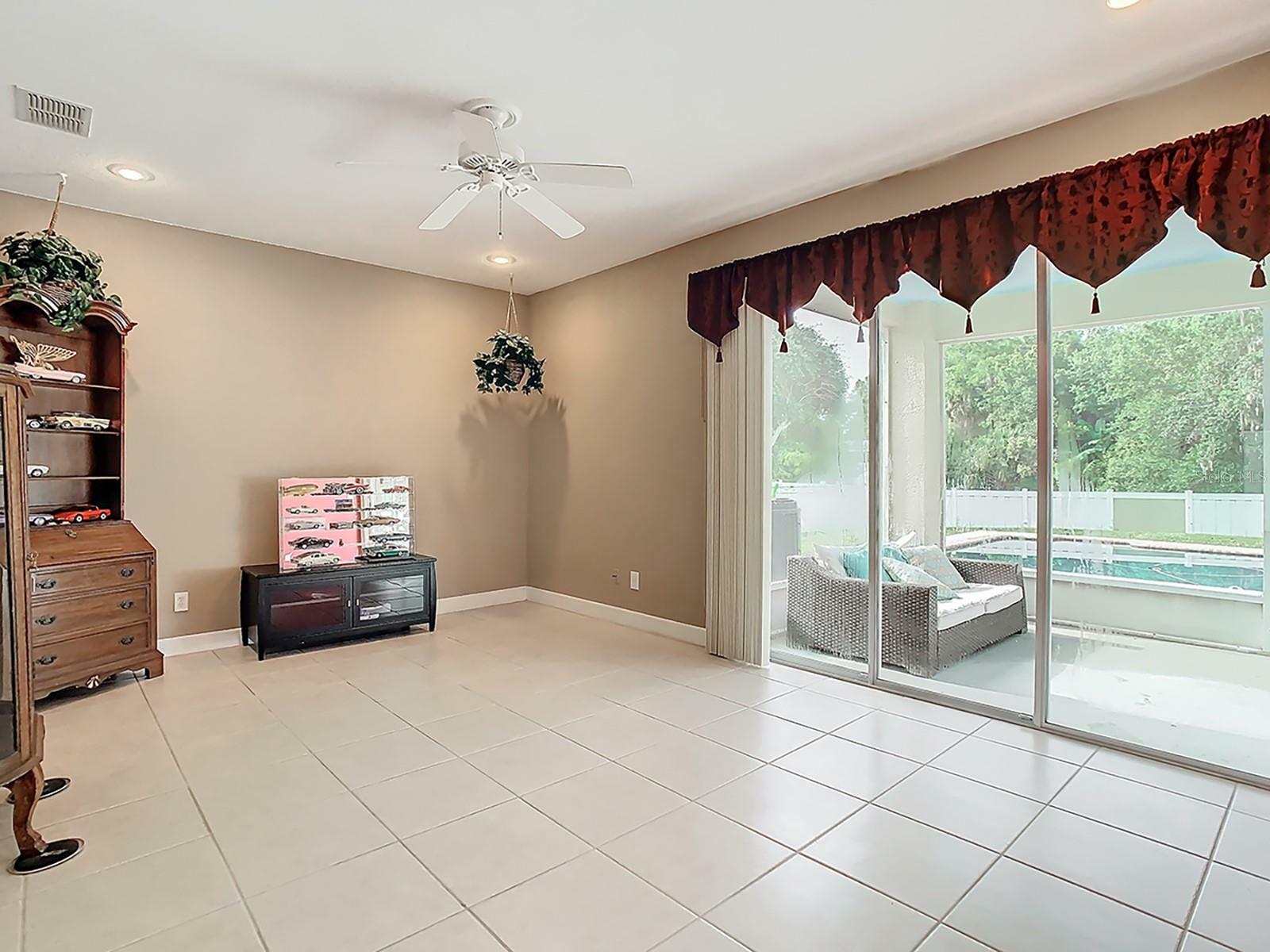 Property Photo:  273 Timberland Court  FL 34677 