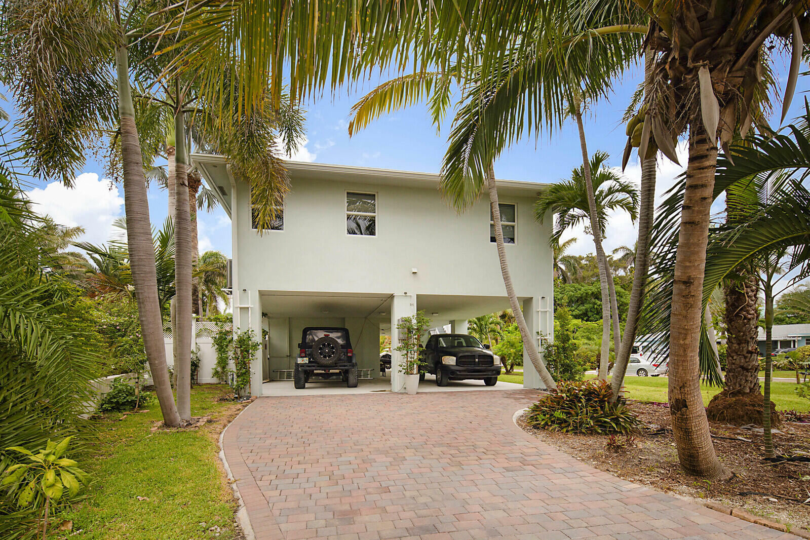 Property Photo:  2510 Lake Drive N  FL 33435 