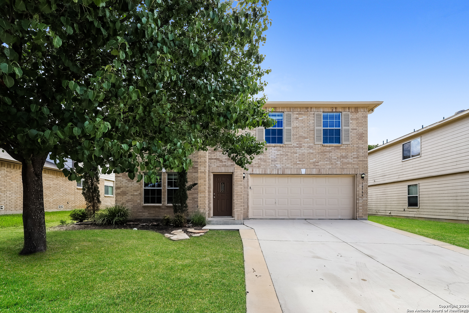 Property Photo: 10906 Hillsdale Loop TX 78249