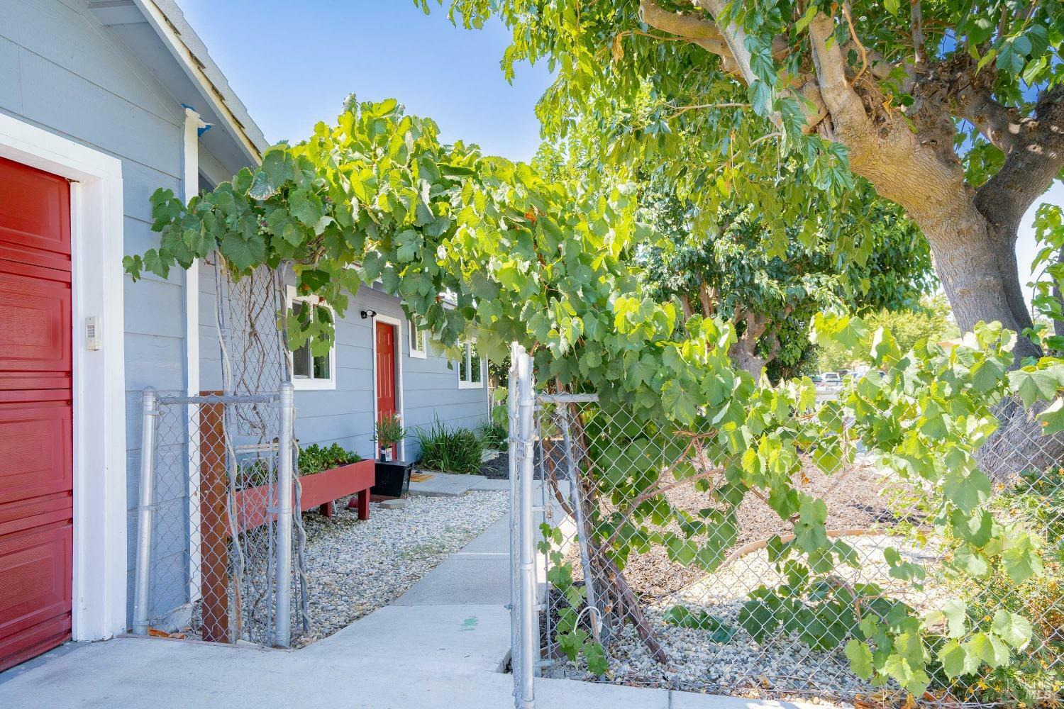 Property Photo:  1125 School Street  CA 94585 