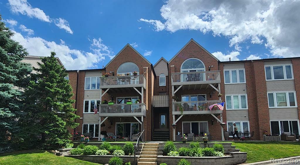 Property Photo: 3432 Loon Lake Court MI 48329 4278
