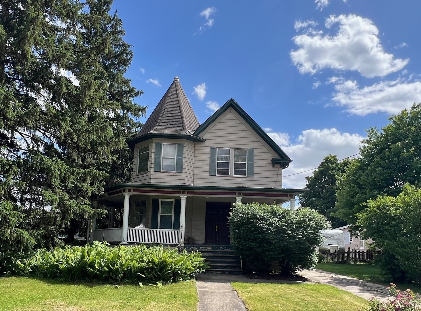 Property Photo:  728 Dekalb Avenue  IL 60178 