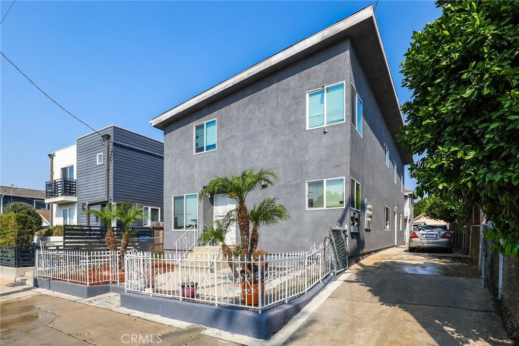 Property Photo:  509 S Mathews Street  CA 90033 