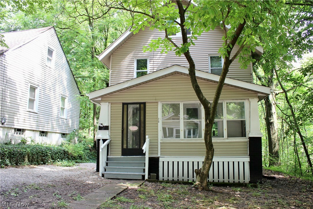 Property Photo: 719 Roselle Avenue OH 44307