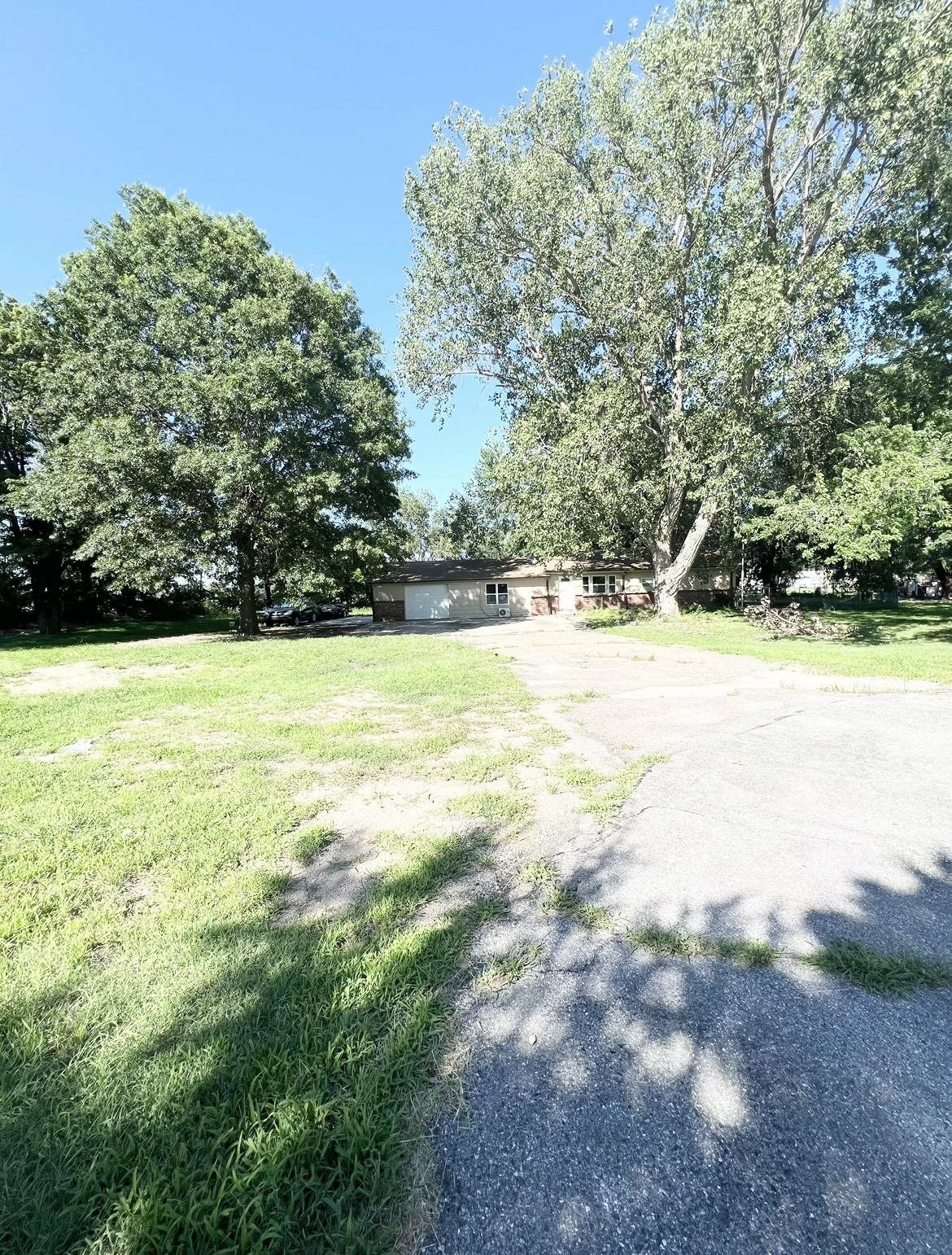 Property Photo:  1420 E 59th Ct South  KS 67216 