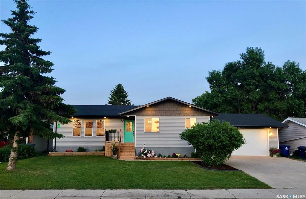 Property Photo:  213 3rd Avenue  SK S0K 3R0 