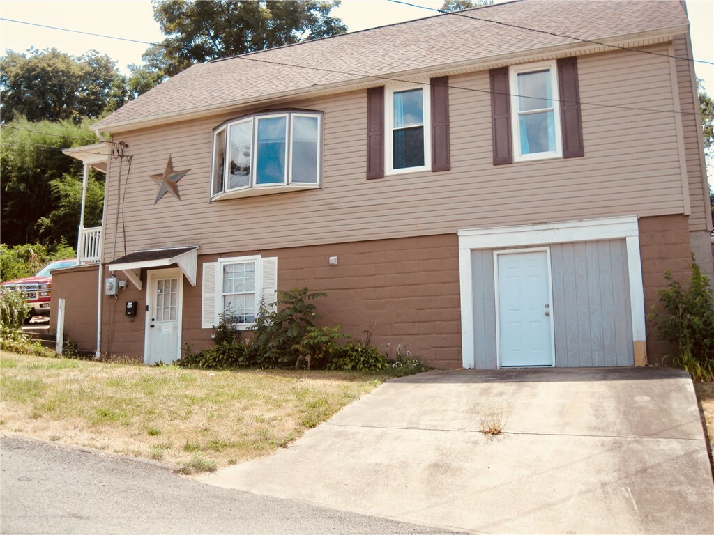 Property Photo:  410 Madison Ave  PA 15637 