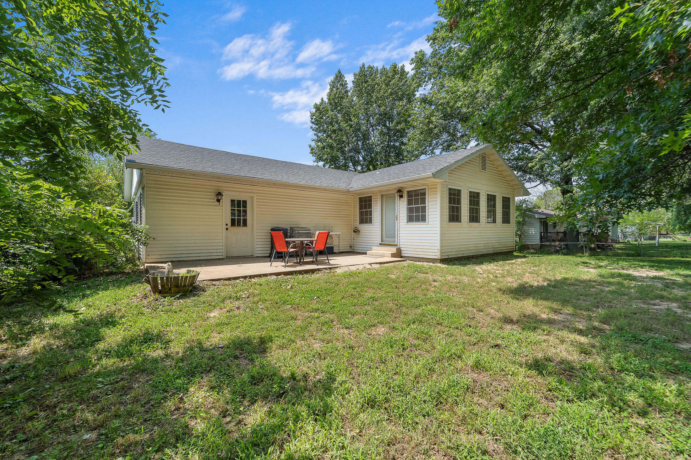 Property Photo:  1100 Randall Ln  MO 65251 