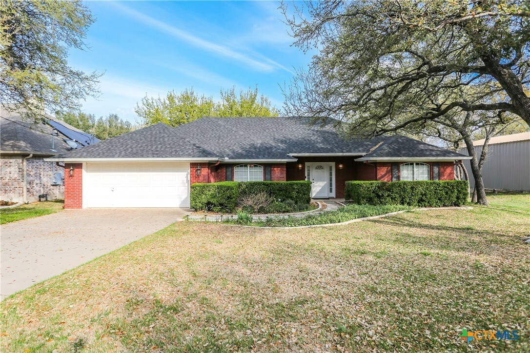 Property Photo:  301 Arrowhead Point Road  TX 76513 