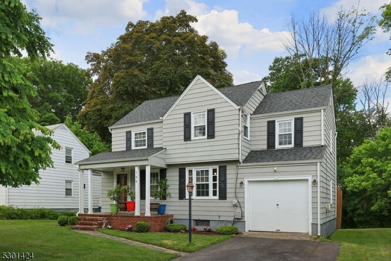 Property Photo:  128 Mohawk Dr  NJ 07016 