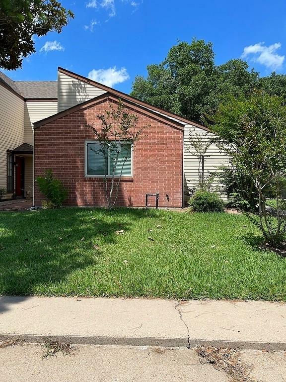 Property Photo: 111 Briar Ridge Drive TX 77418