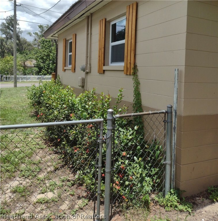 Property Photo:  903 W Pleasant Street  FL 33825 