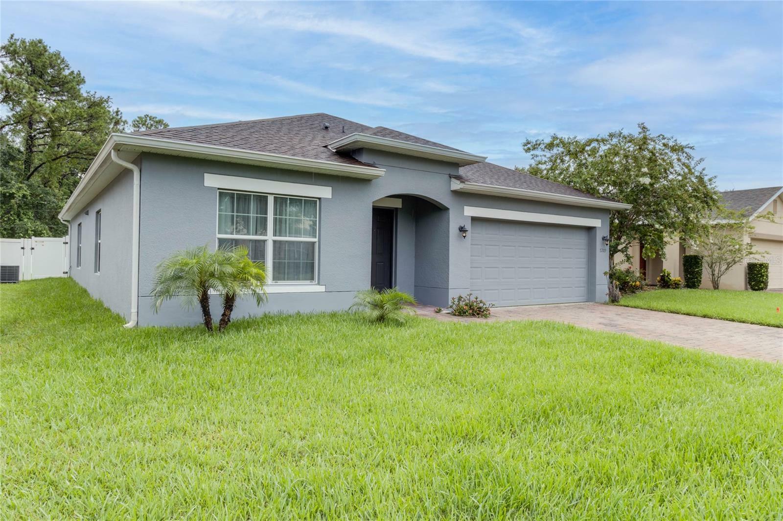 Property Photo:  7209 Wakeview Drive  FL 33896 