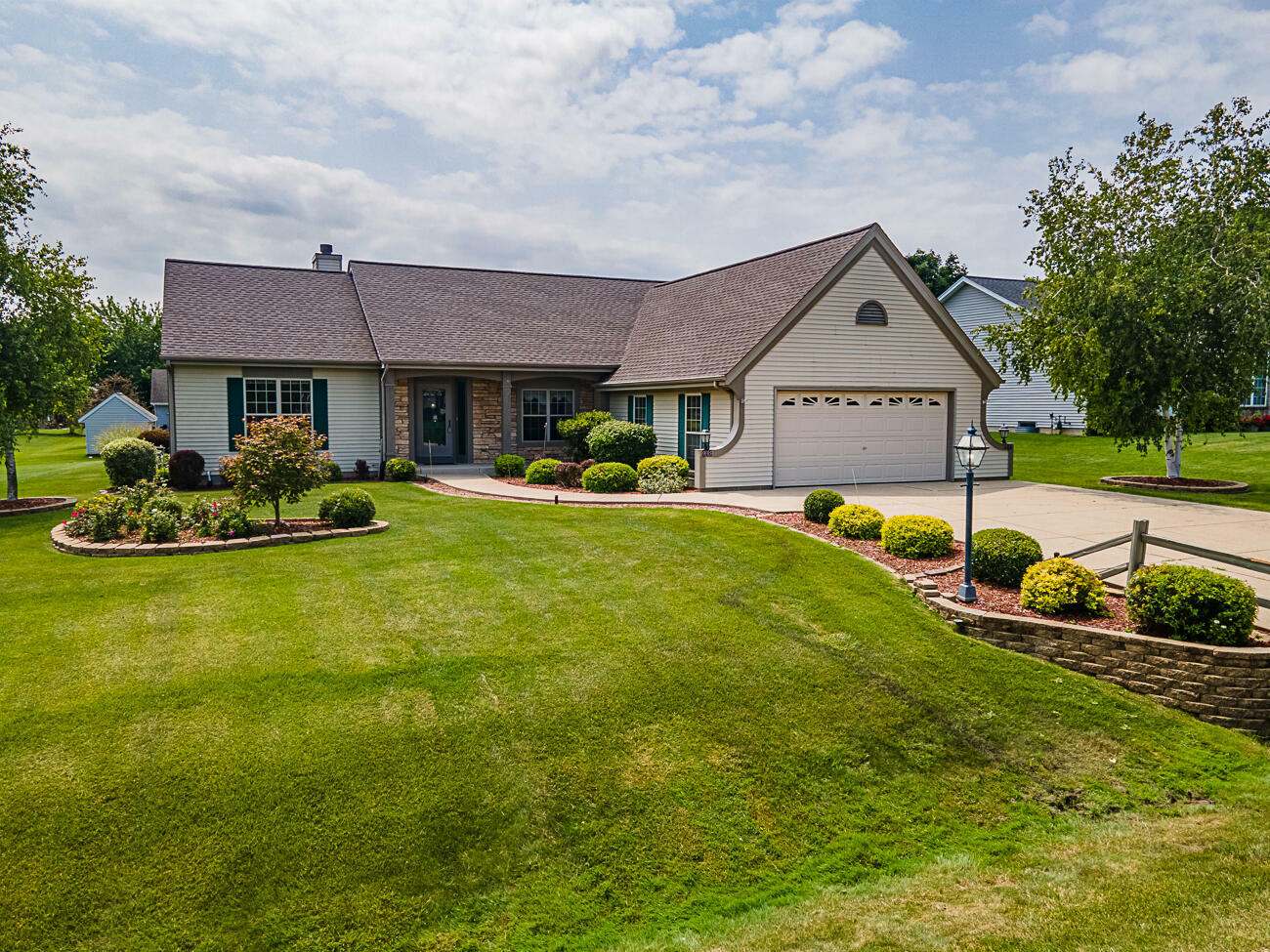 Property Photo: 935 E Meadow Ter WI 53154