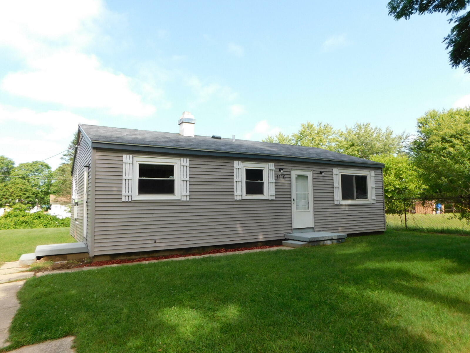 Property Photo:  1110 McIntosh Drive  MI 49022 