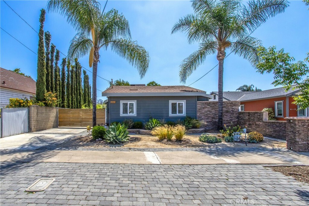 Property Photo:  465 N Cypress Street  CA 92866 