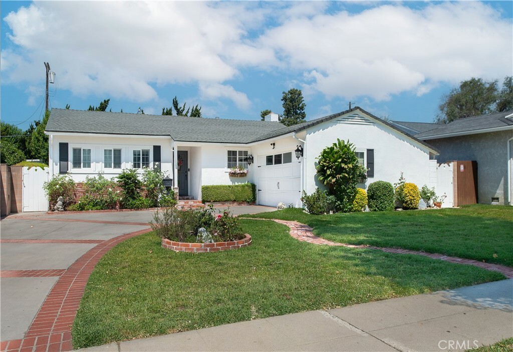 Property Photo:  7045 Encino Avenue  CA 91406 