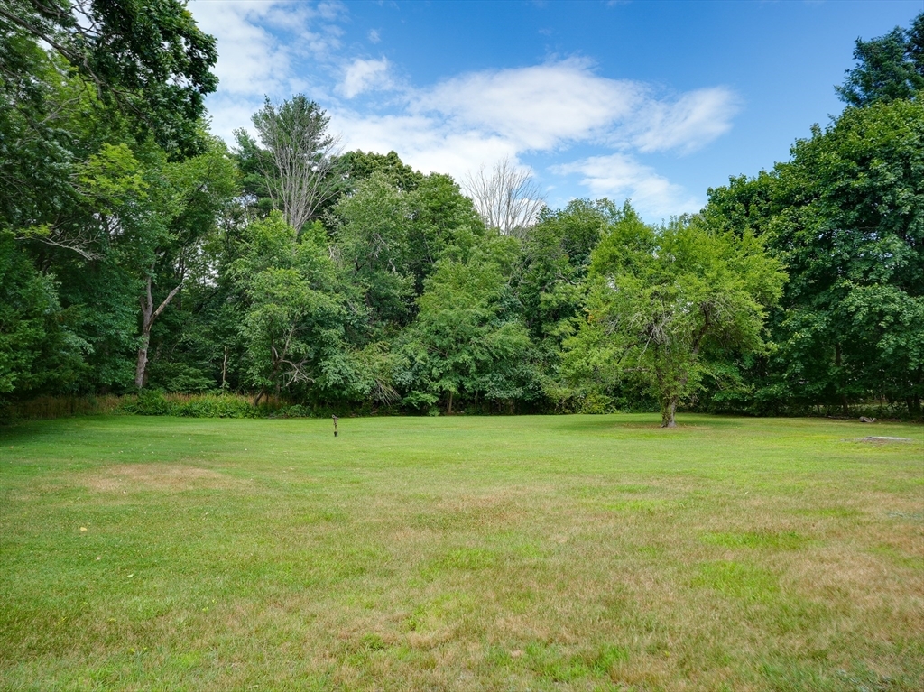 Property Photo:  6 Jonathan Ln  MA 01730 