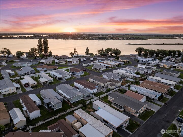 Property Photo:  2240 W Broadway Drive 23  WA 98837 