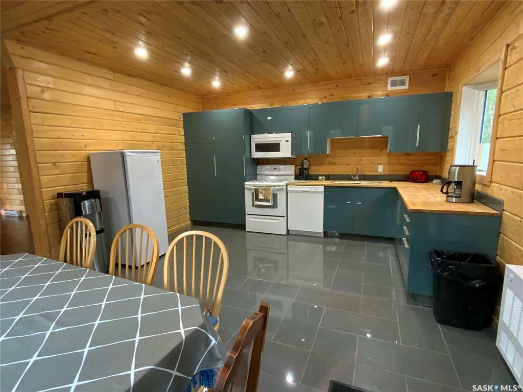 Property Photo:  404 Lakeview Road  SK S0E 0B0 