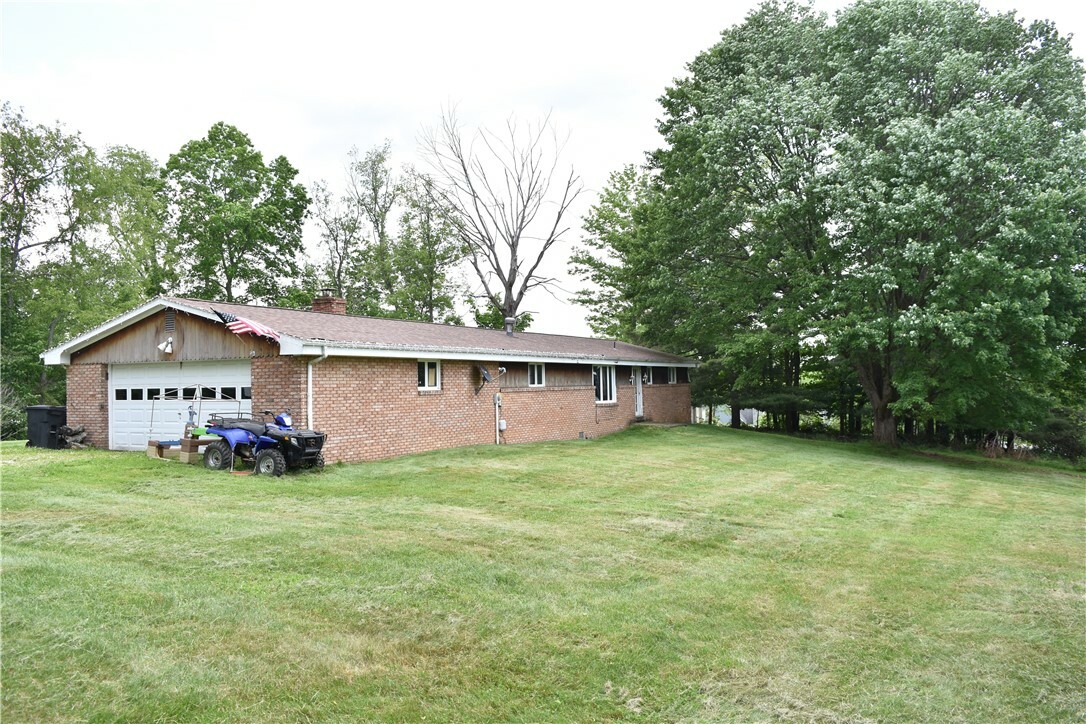 Property Photo:  207 Munntown Rd  PA 15330 