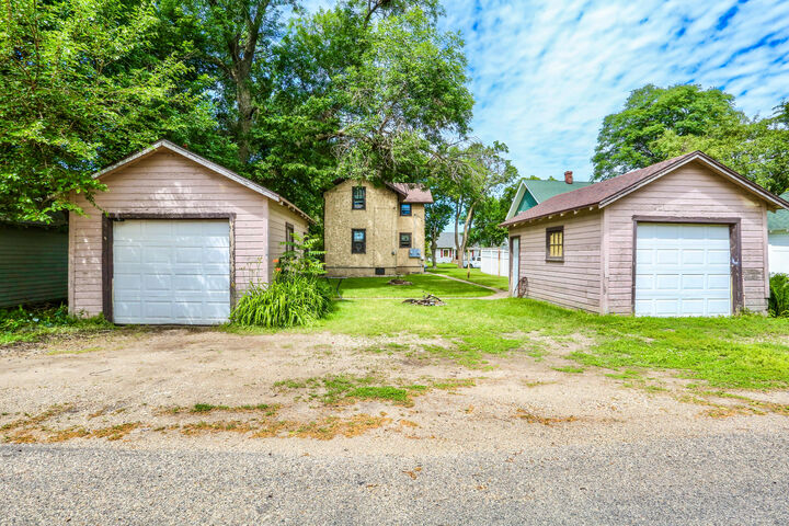 Property Photo:  1207 S 1st St  SD 57401 