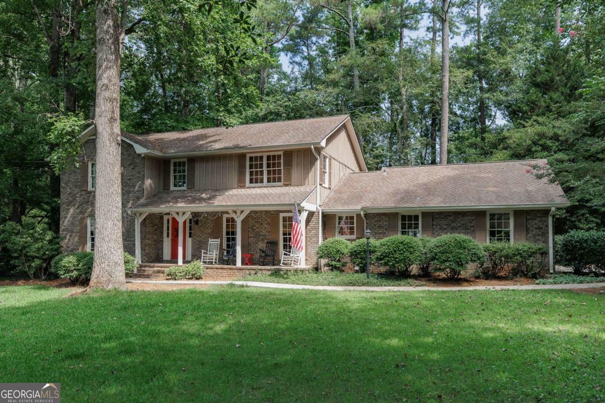 Property Photo:  209 Dunwoody Drive  GA 30605 