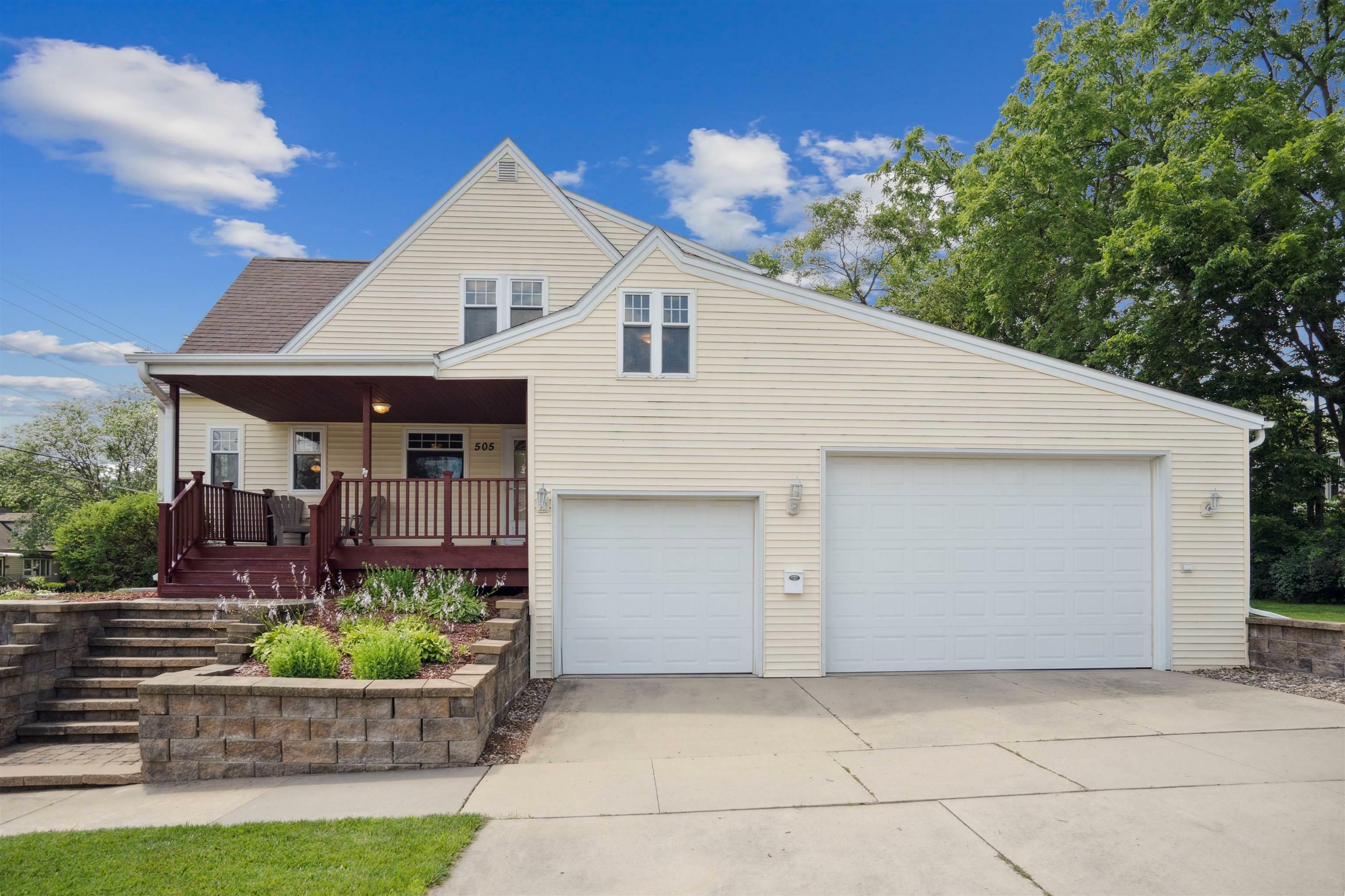 Property Photo:  505 W 18th Street  IA 50613 