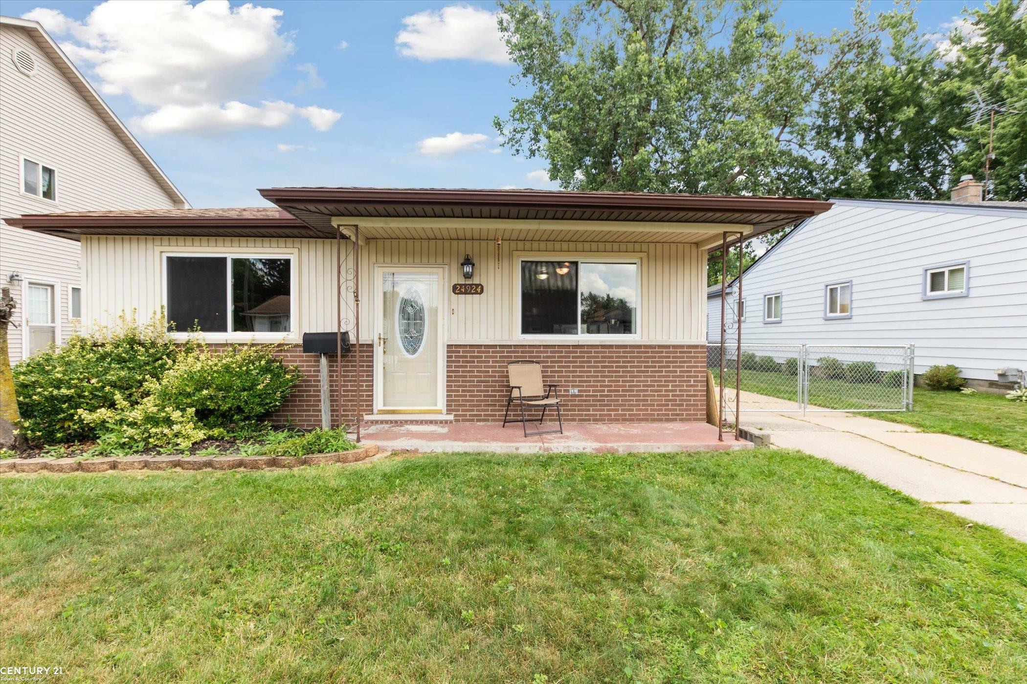 Property Photo:  24924 Leo  MI 48080 