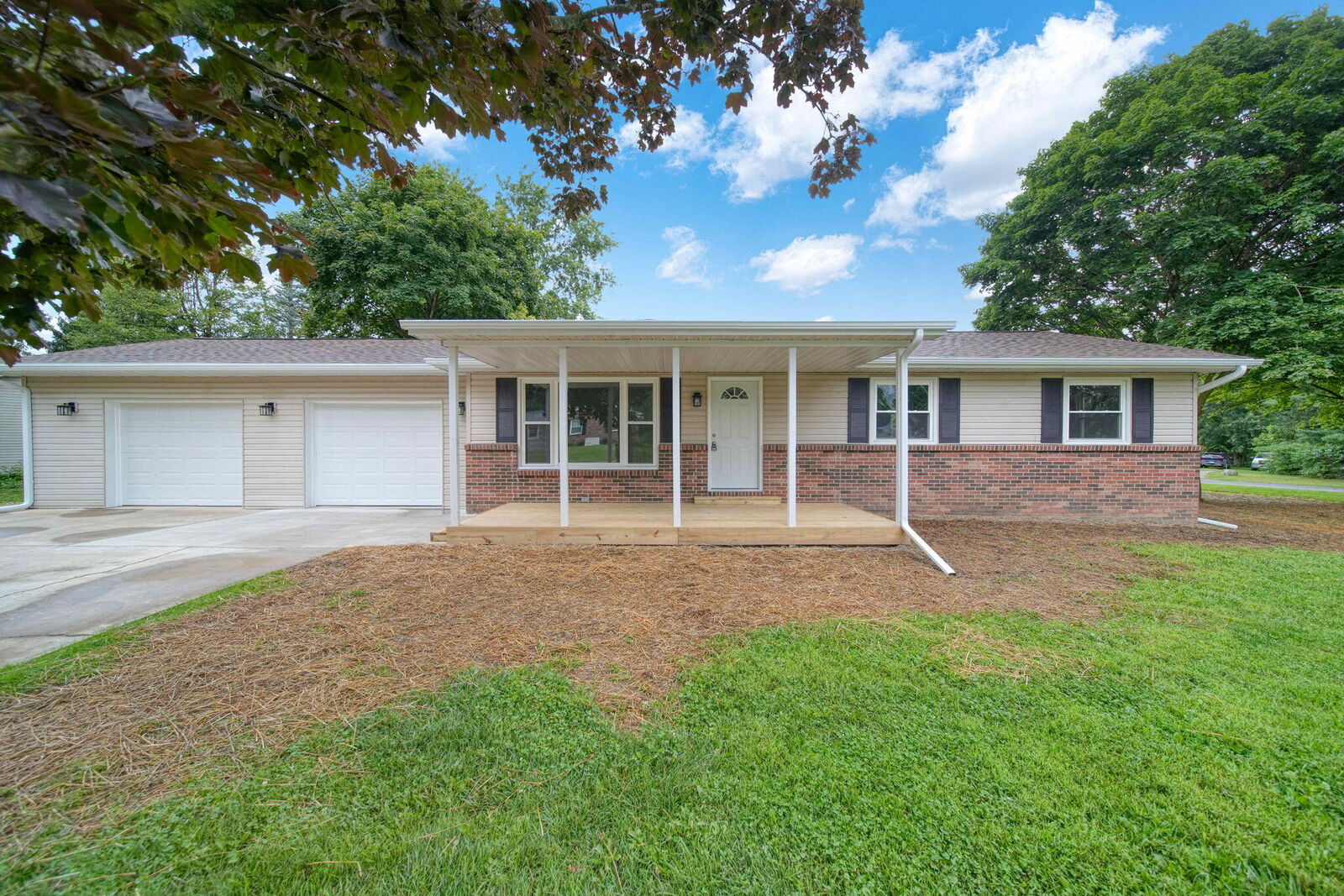 Property Photo: 711 Beverly Court MI 49262