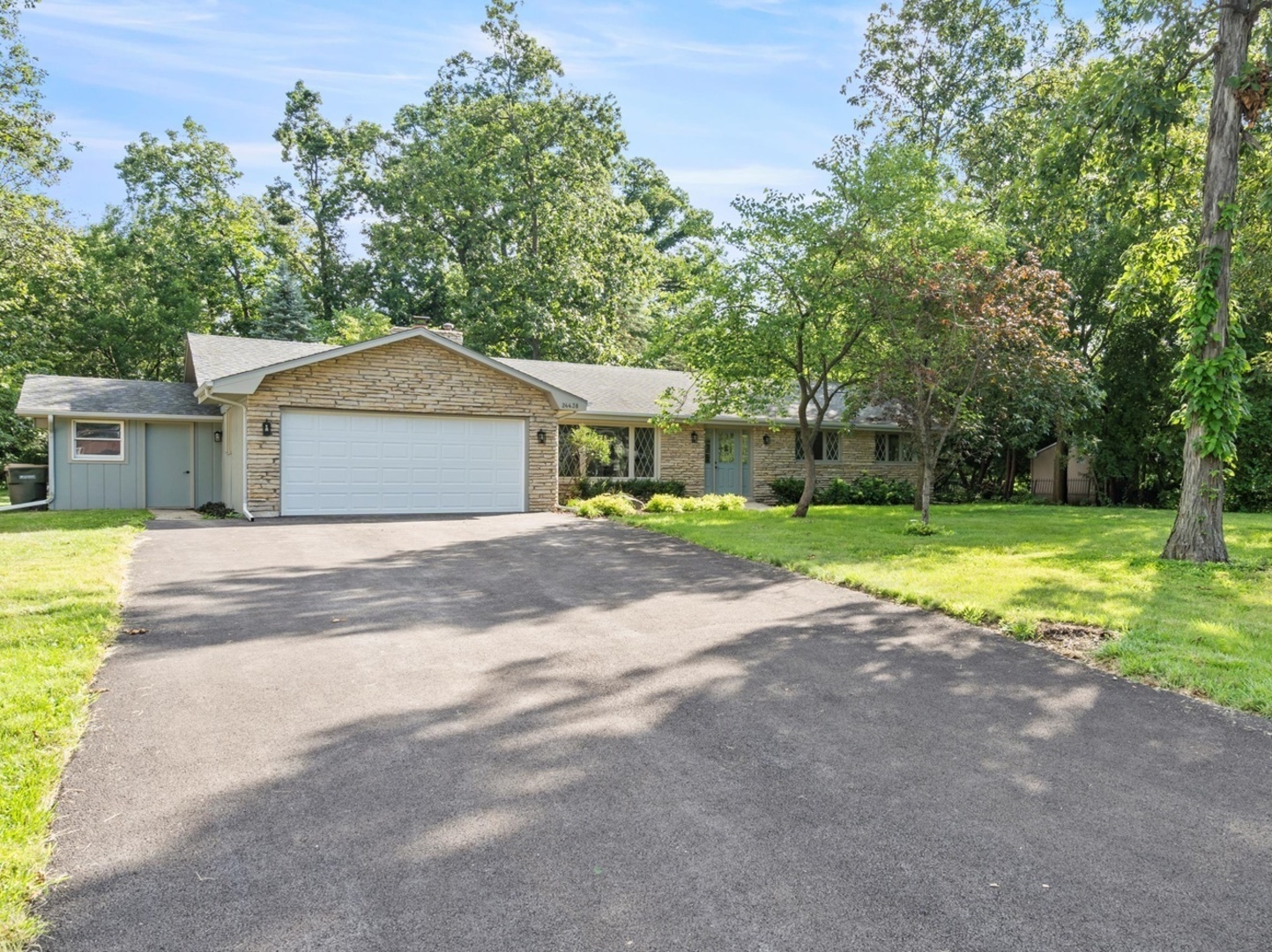 Property Photo:  24438 W Lancelot Lane  IL 60404 