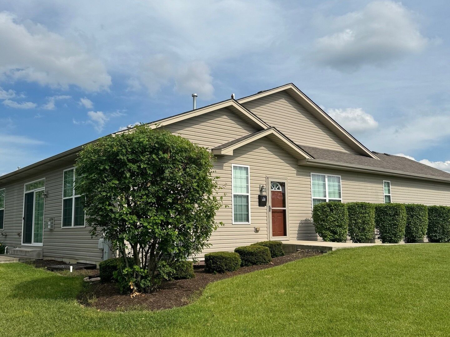 Property Photo: 1 Coral Gables Court IL 60490