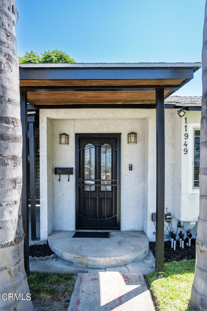 Property Photo: 11949 Burton Street CA 91605