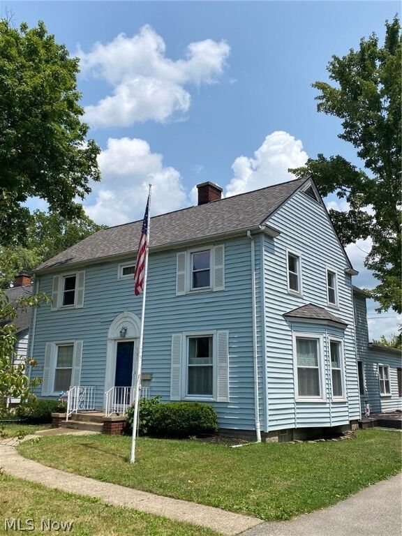 Property Photo:  191 Perkinswood Boulevard SE  OH 44483 