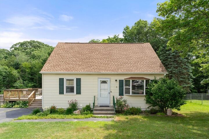 Property Photo:  6 Nutmeg Drive  MA 01603 