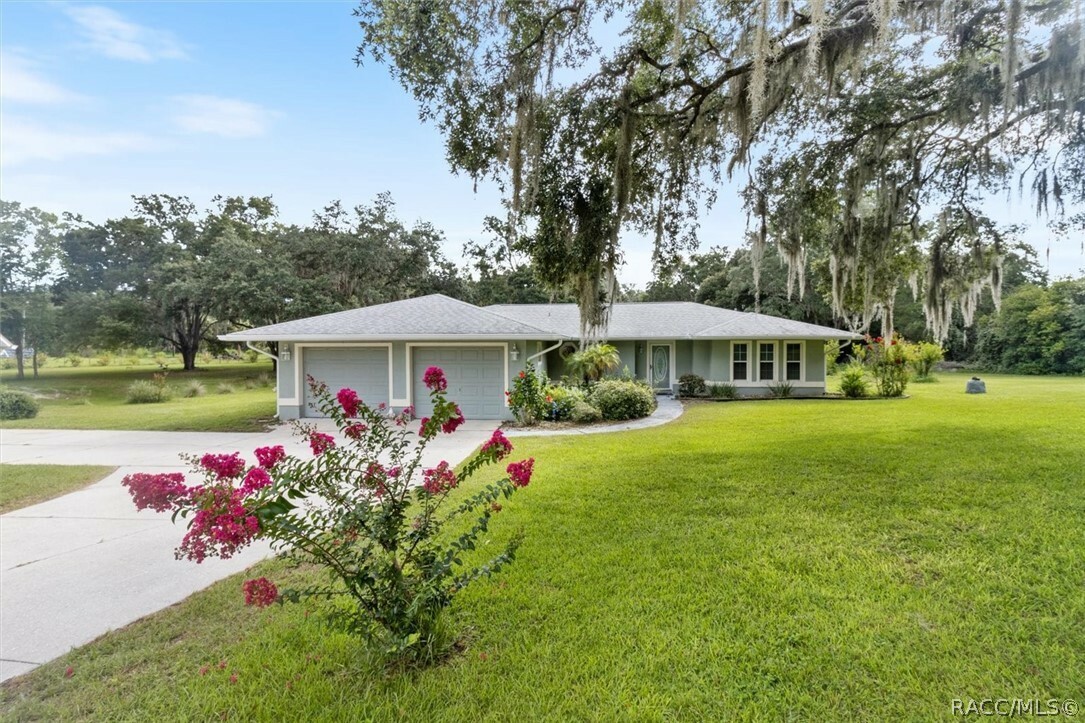 Property Photo:  9175 W Chata Place  FL 34428 