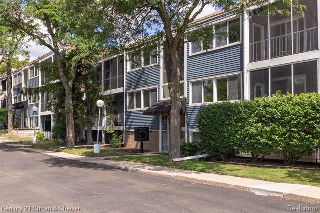 Property Photo:  2419 Riverside Drive 102  MI 48183 