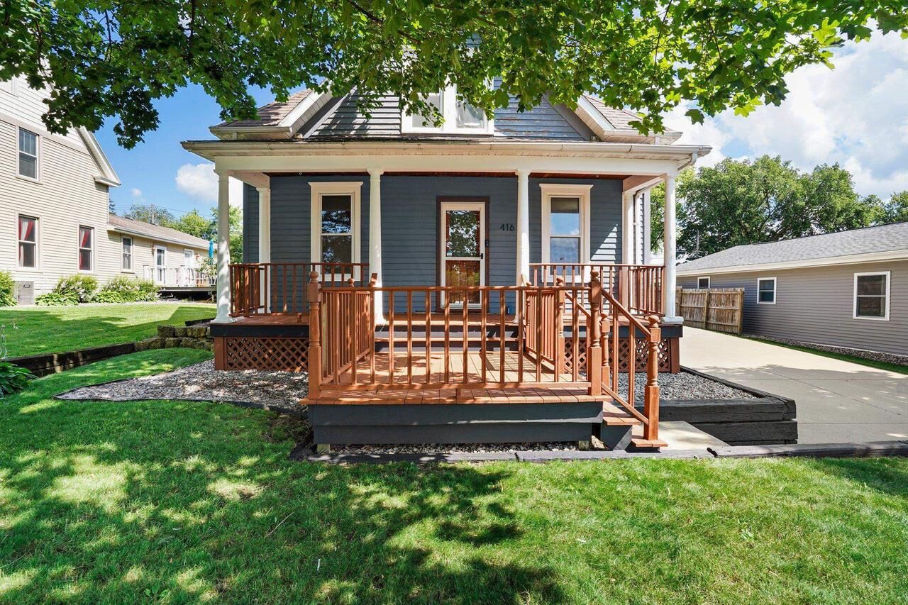 Property Photo:  416 West Fountain Street  WI 53533 