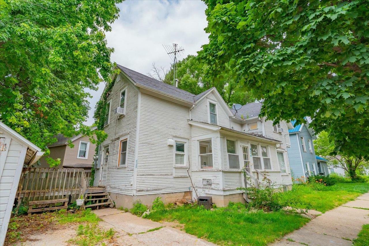 Property Photo:  424 Foster Street  WI 53538 