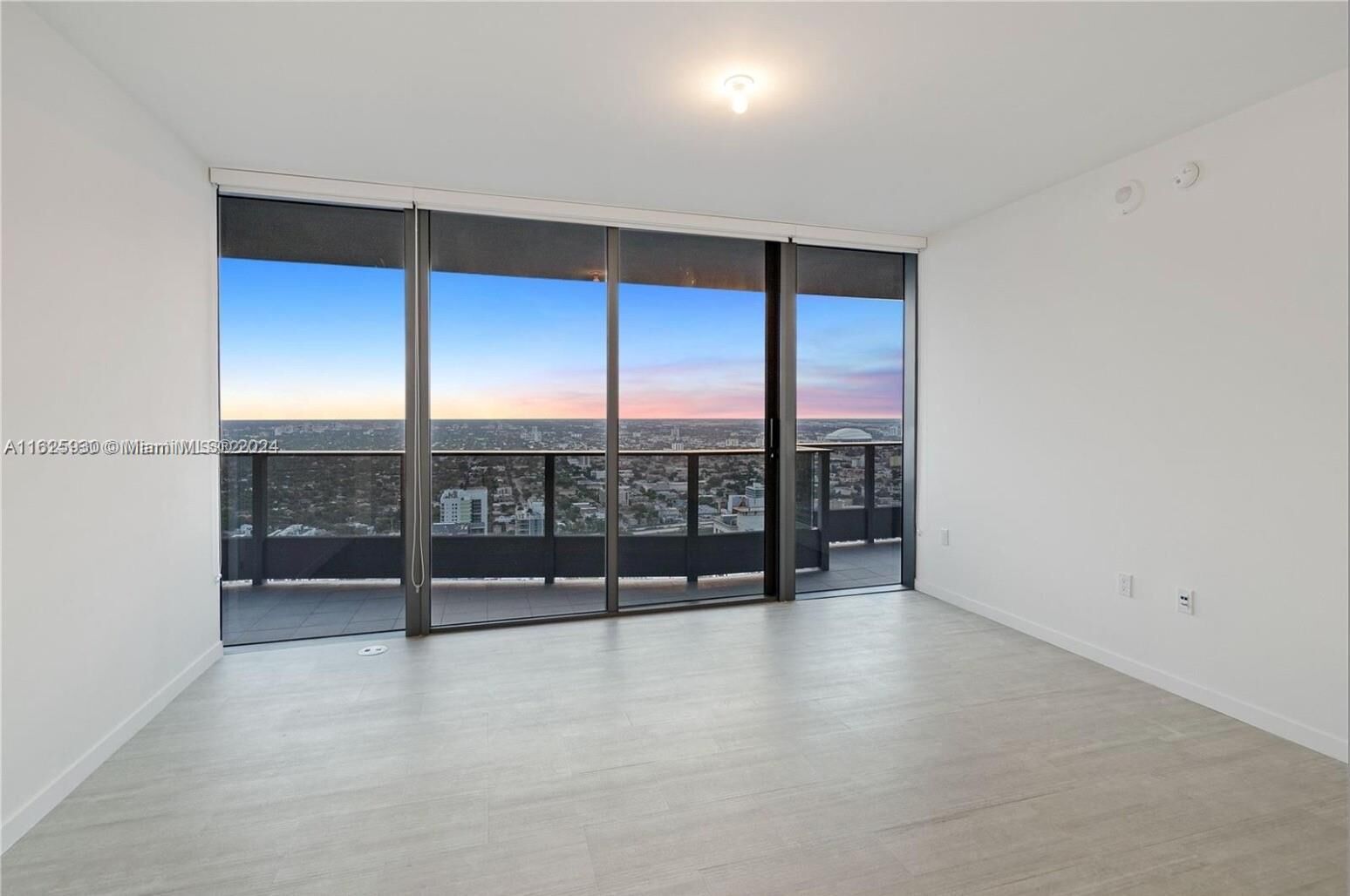 Property Photo: 1000 Brickell Plz 4806 FL 33131