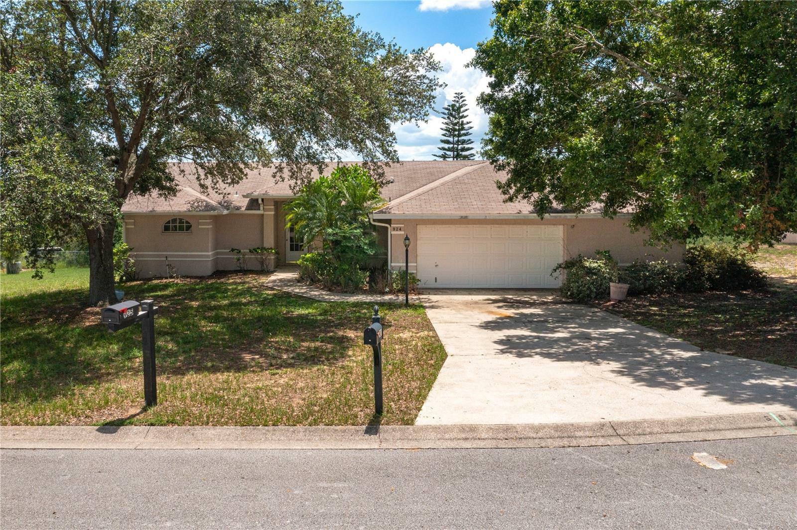 Property Photo:  924 Primrose Way  FL 33853 