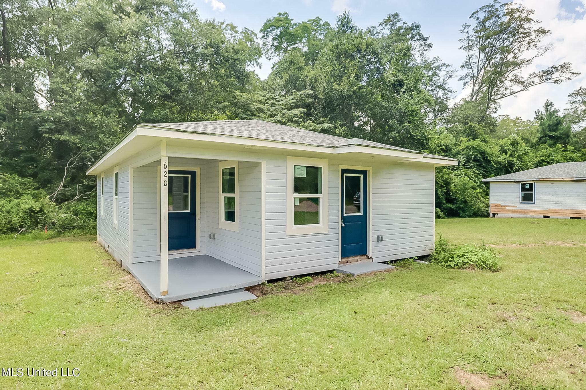 Property Photo:  620 N Critz Street  MS 39577 