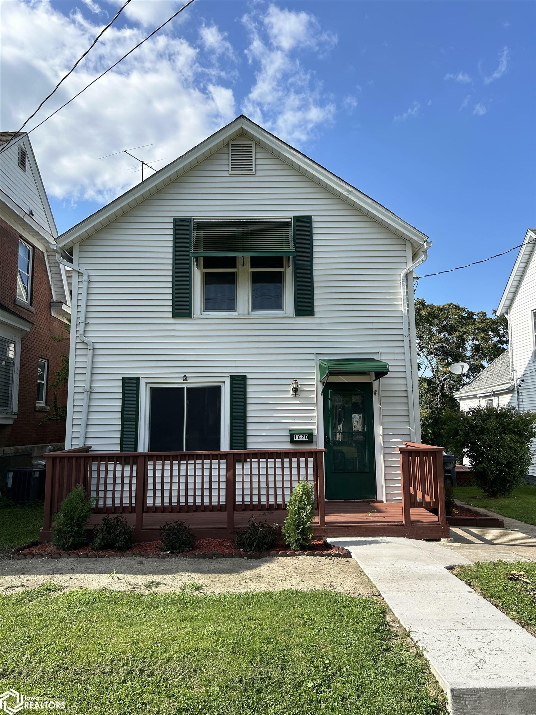 Property Photo:  1620 Smith Street  IA 52601 