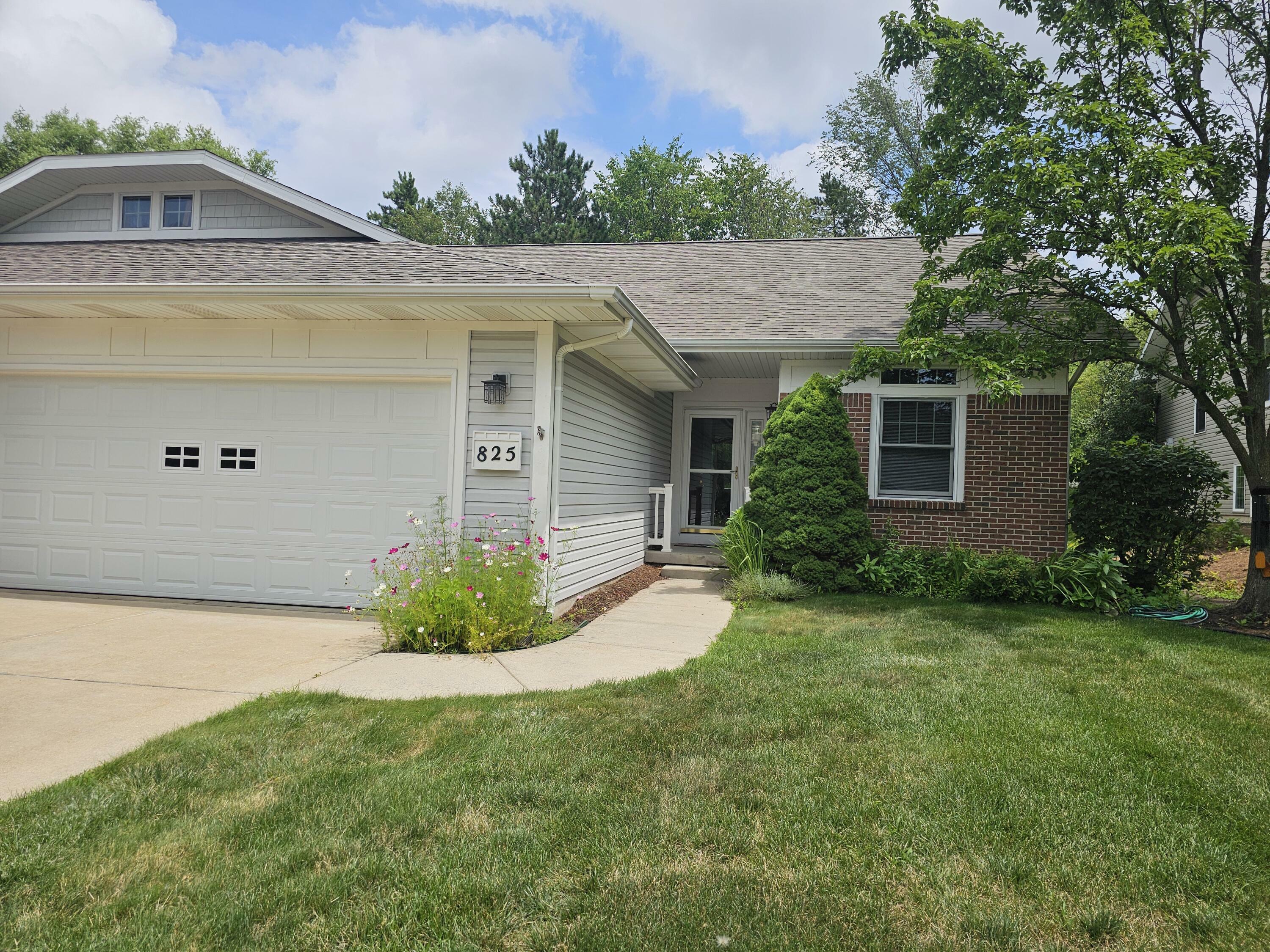 825 Roaring Brook Circle  Lansing MI 48917 photo